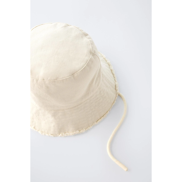 Ведро с шляпкой с треснутыми краями