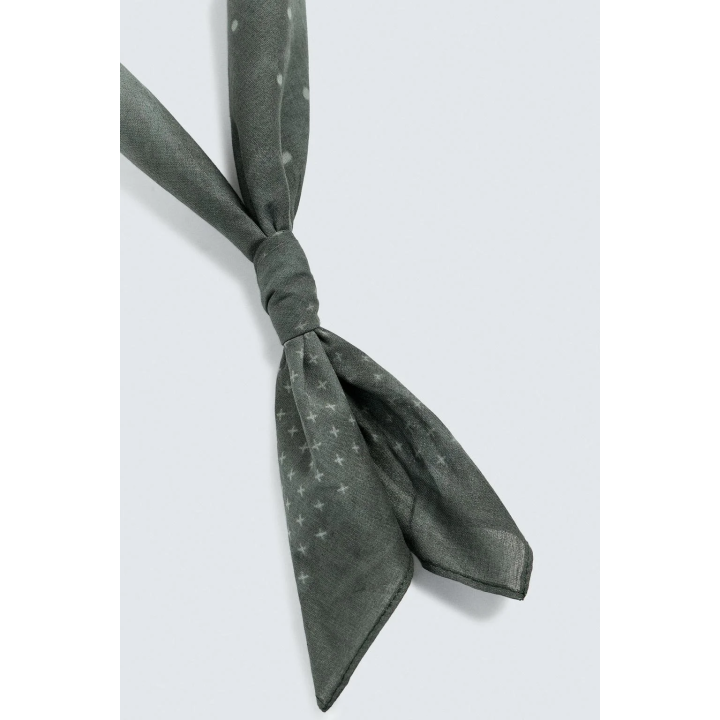 БАНДАНА С ПРИНТОМ В ГОРОШЕК