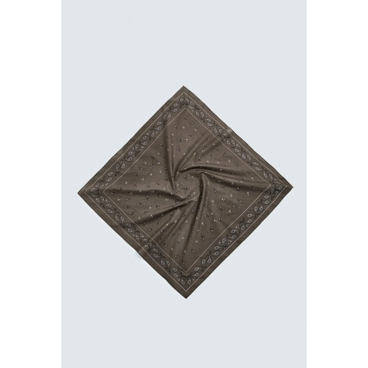 БАНДАНА С ПРИНТОМ ПЕЙСЛИ