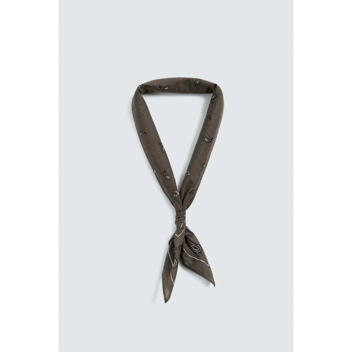 БАНДАНА С ПРИНТОМ ПЕЙСЛИ