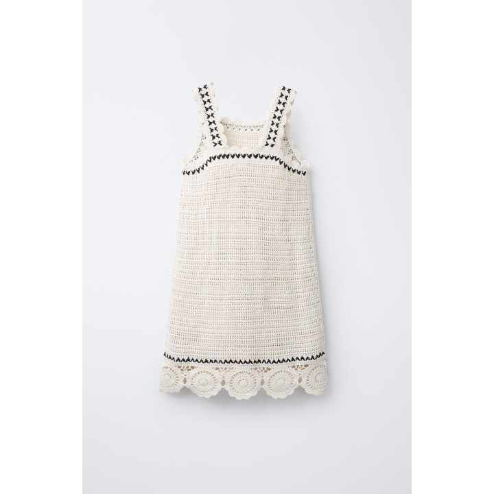 ТРИКОТАЖНОЕ ПЛАТЬЕ С ЦВЕТАМИ