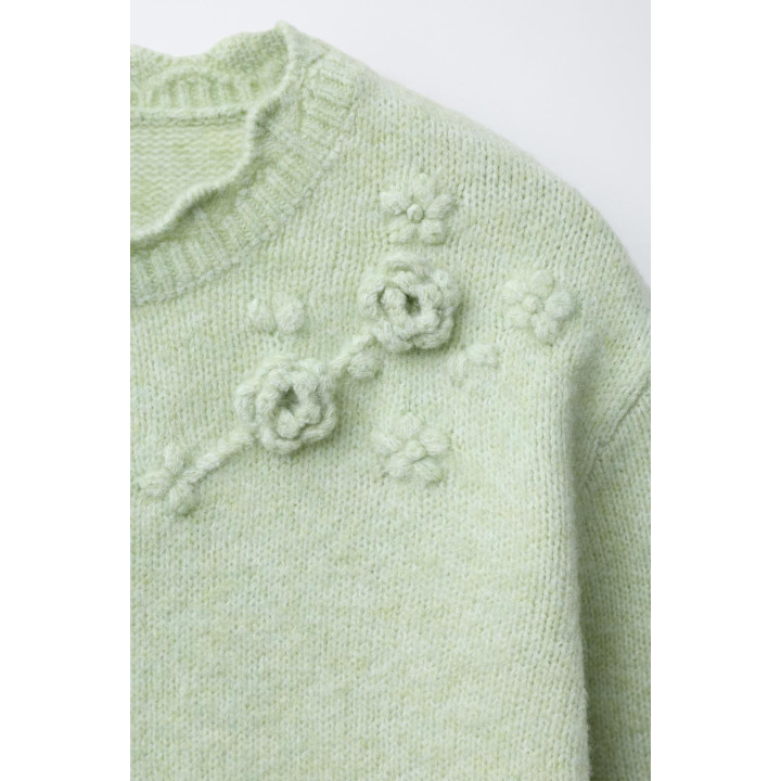 СВИТЕР С ЦВЕТОЧНЫМИ ДЕТАЛЯМИ ИЗ КРУЖЕВА КРОШЕ
