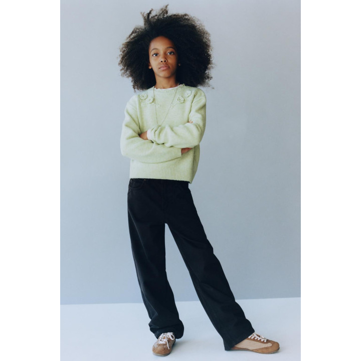 СВИТЕР С ЦВЕТОЧНЫМИ ДЕТАЛЯМИ ИЗ КРУЖЕВА КРОШЕ