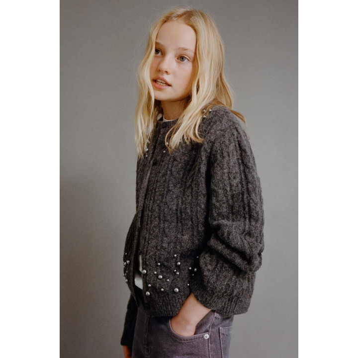 ВЯЗАНЫЙ КАРДИГАН С ЖЕМЧУГОМ И УЗОРОМ «КОСЫ»