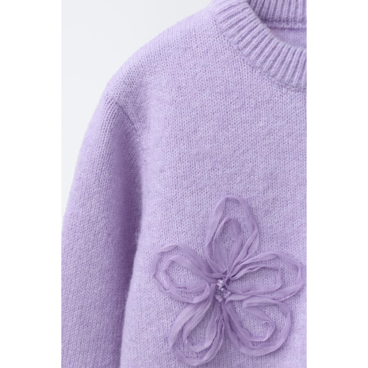 ВЯЗАНЫЙ ДЖЕМПЕР С ЦВЕТАМИ И ТЮЛЕМ