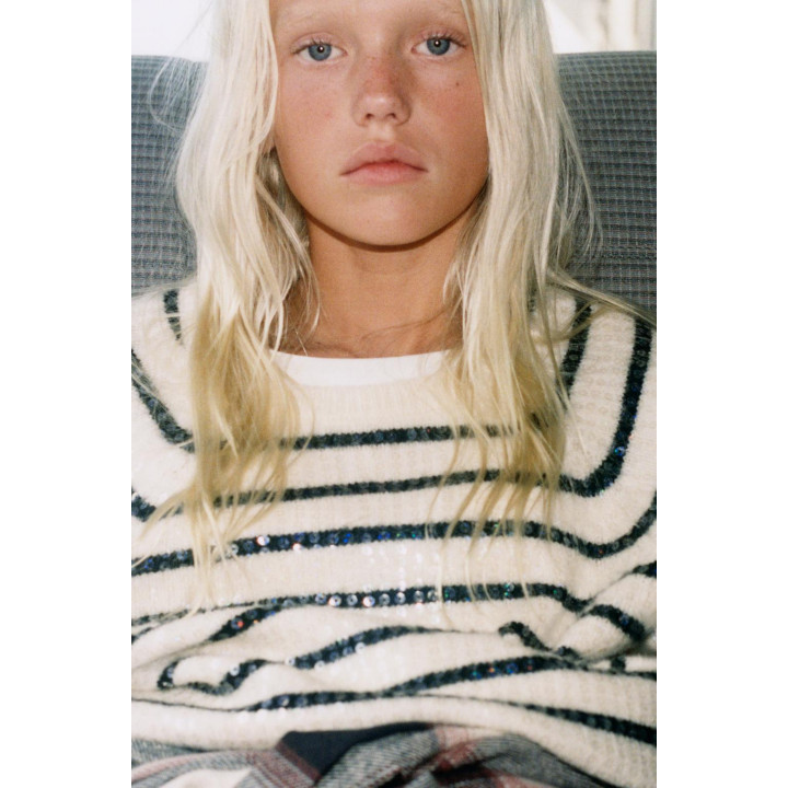 ВЯЗАНЫЙ ДЖЕМПЕР В ПОЛОСКУ С ПАЙЕТКАМИ