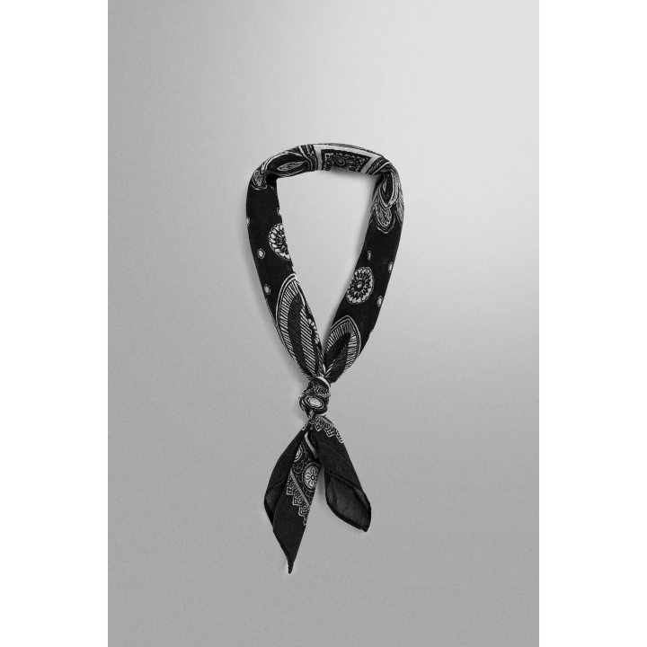 БАНДАНА С ПРИНТОМ ПЕЙСЛИ