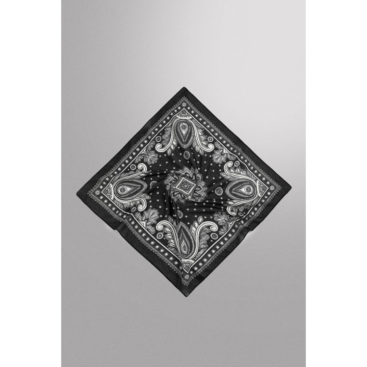 БАНДАНА С ПРИНТОМ ПЕЙСЛИ