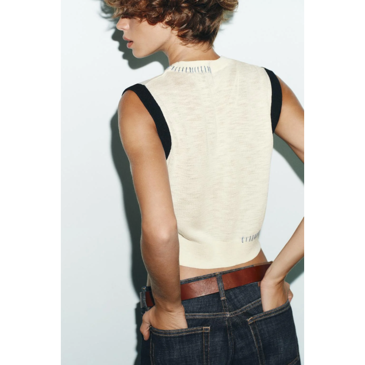 ТРИКОТАЖНЫЙ ТОП С КОНТРАСТНОЙ ОТДЕЛКОЙ