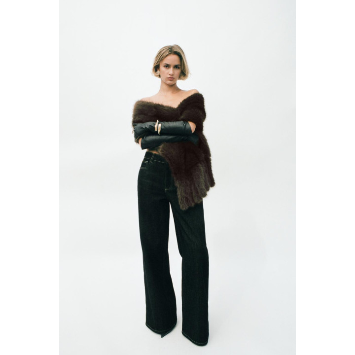 ОДНОТОННЫЙ ШАРФ ИЗ ИСКУССТВЕННОГО МЕХА С БАХРОМОЙ