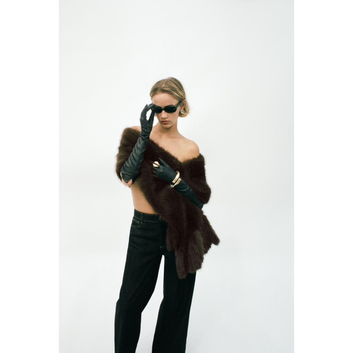 ОДНОТОННЫЙ ШАРФ ИЗ ИСКУССТВЕННОГО МЕХА С БАХРОМОЙ