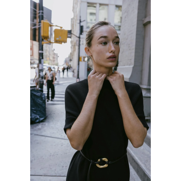 ТРИКОТАЖНОЕ ПЛАТЬЕ С РЕМНЕМ