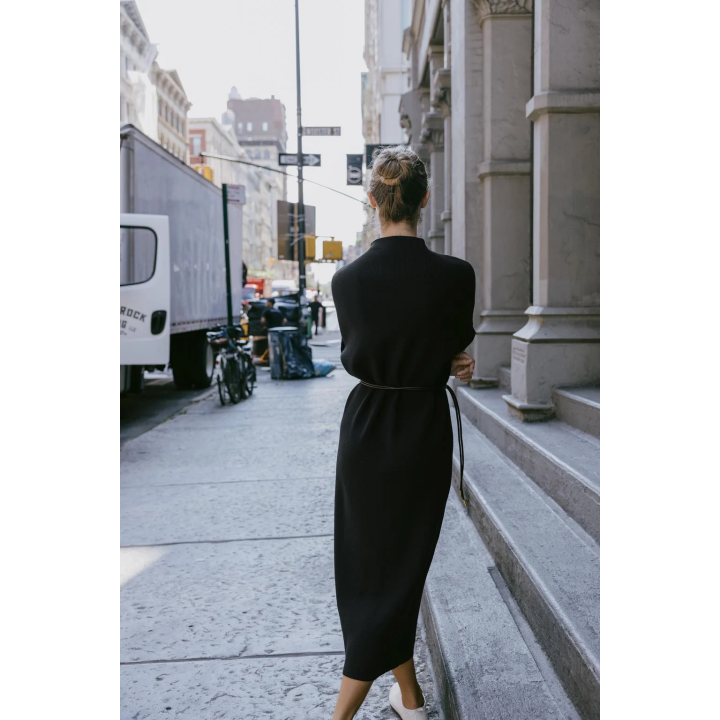 ТРИКОТАЖНОЕ ПЛАТЬЕ С РЕМНЕМ