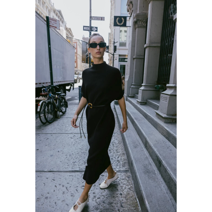 ТРИКОТАЖНОЕ ПЛАТЬЕ С РЕМНЕМ