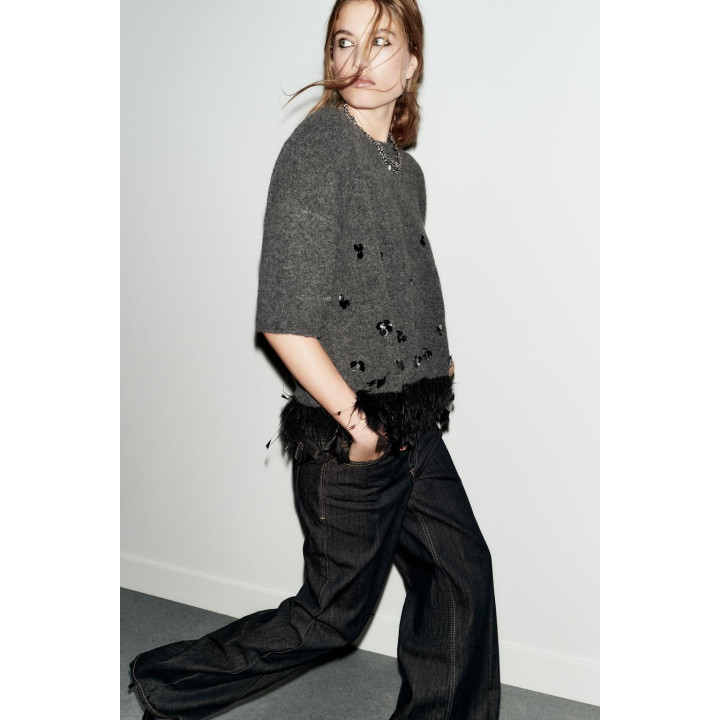 СВИТЕР ИЗ ШЕРСТИ С ПАЙЕТКАМИ И ПЕРЬЯМИ