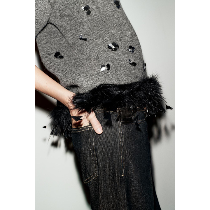 СВИТЕР ИЗ ШЕРСТИ С ПАЙЕТКАМИ И ПЕРЬЯМИ