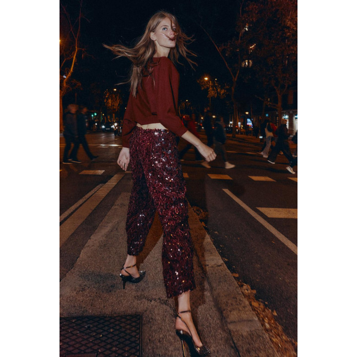 АСИММЕТРИЧНЫЙ СВИТЕР С ОТДЕЛКОЙ ИЗ СТРАЗ