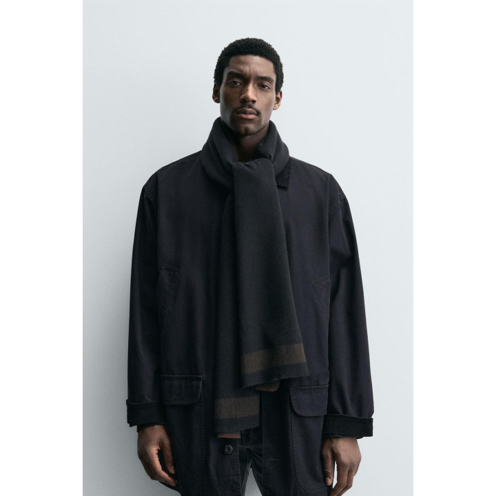 Шарф с контрастной отделкой