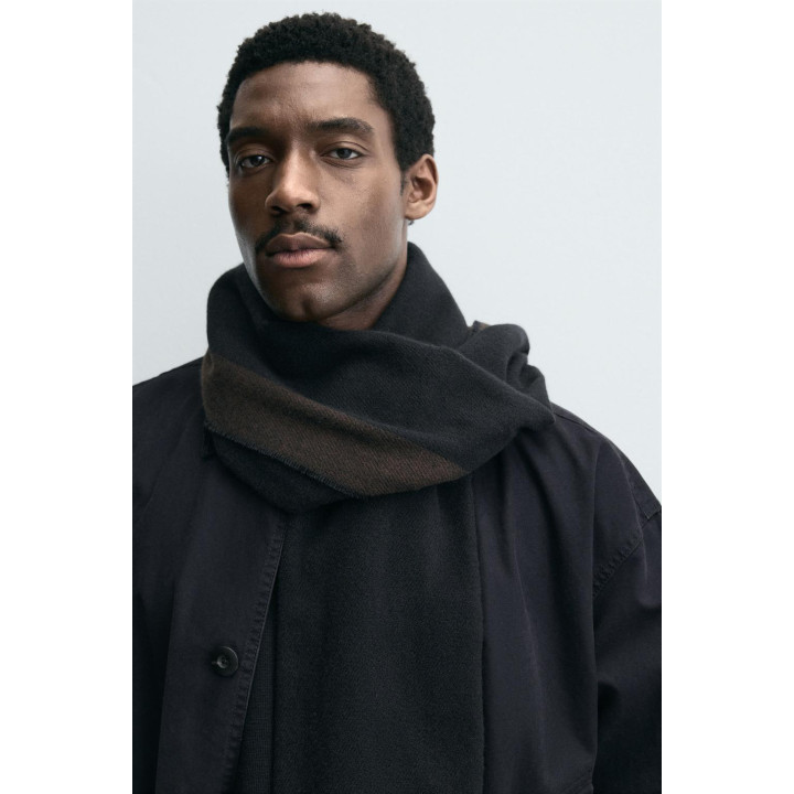 Шарф с контрастной отделкой