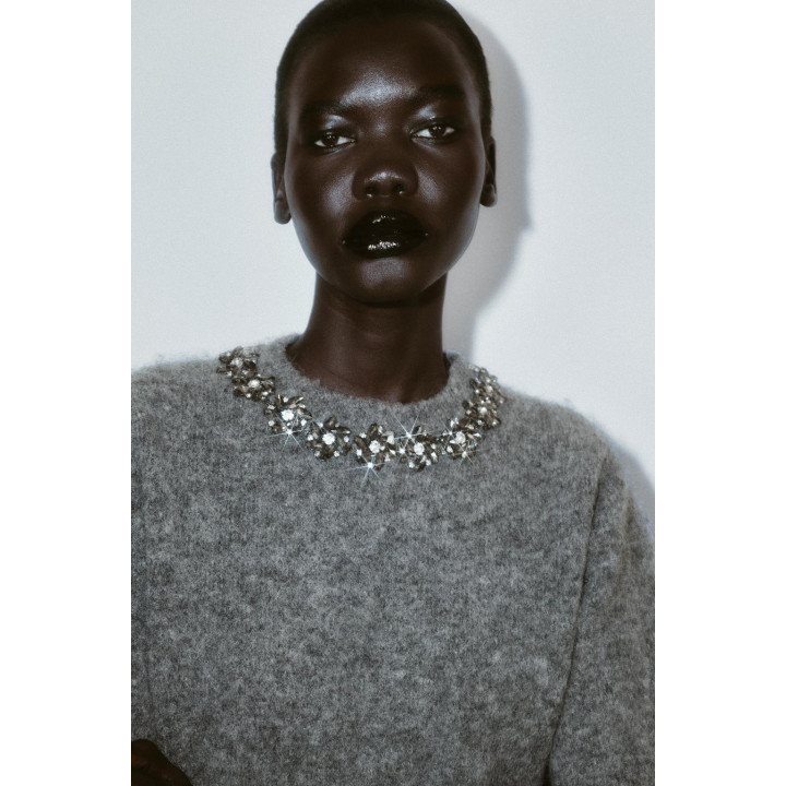 Пуловер с короткими рукавами и бисерными бусинами