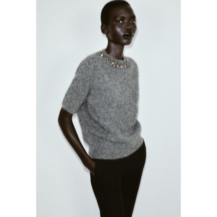 Пуловер с короткими рукавами и бисерными бусинами