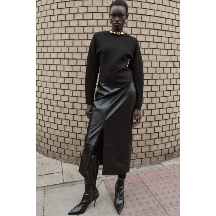 ДЖЕМПЕР ВЯЗАНЫЙ С БУСИНАМИ НА ВОРОТНИКЕ