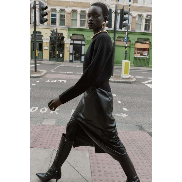 ДЖЕМПЕР ВЯЗАНЫЙ С БУСИНАМИ НА ВОРОТНИКЕ