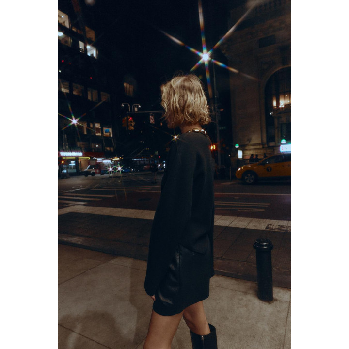 ДЖЕМПЕР ВЯЗАНЫЙ С БУСИНАМИ НА ВОРОТНИКЕ