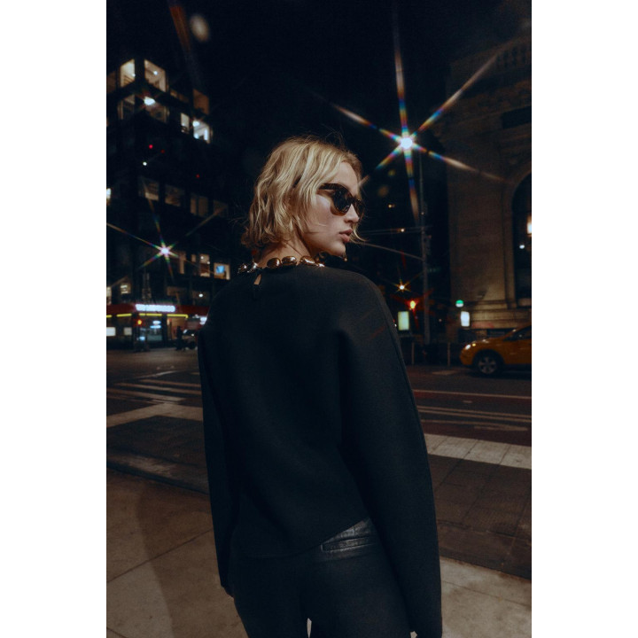 ДЖЕМПЕР ВЯЗАНЫЙ С БУСИНАМИ НА ВОРОТНИКЕ