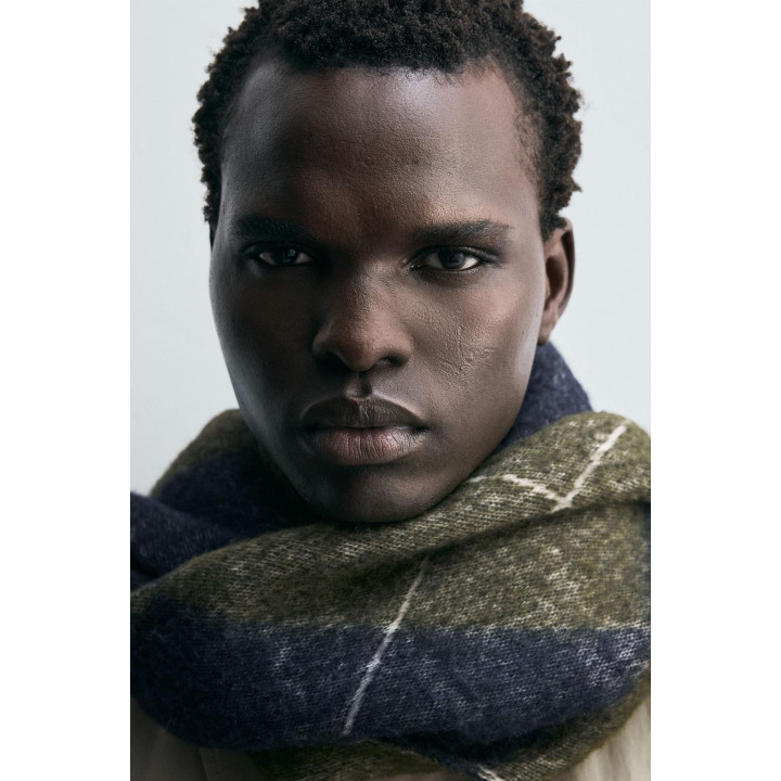 Шарф с жаккардовым узором золотой лилии