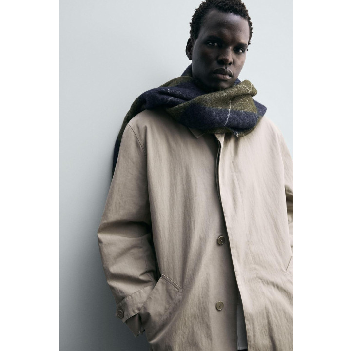 Шарф с жаккардовым узором золотой лилии