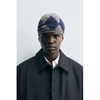 Шапка с жаккардовым узором аргайл