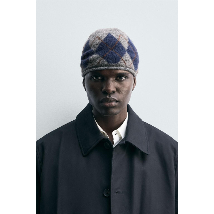 Шапка с жаккардовым узором аргайл