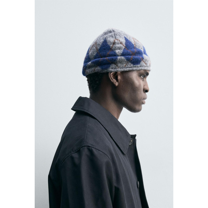 Шапка с жаккардовым узором аргайл