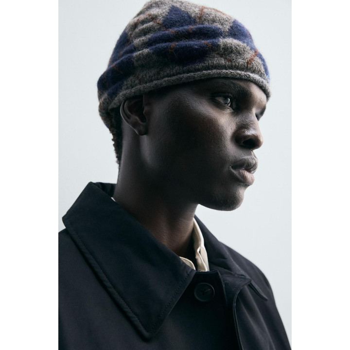 Шапка с жаккардовым узором аргайл