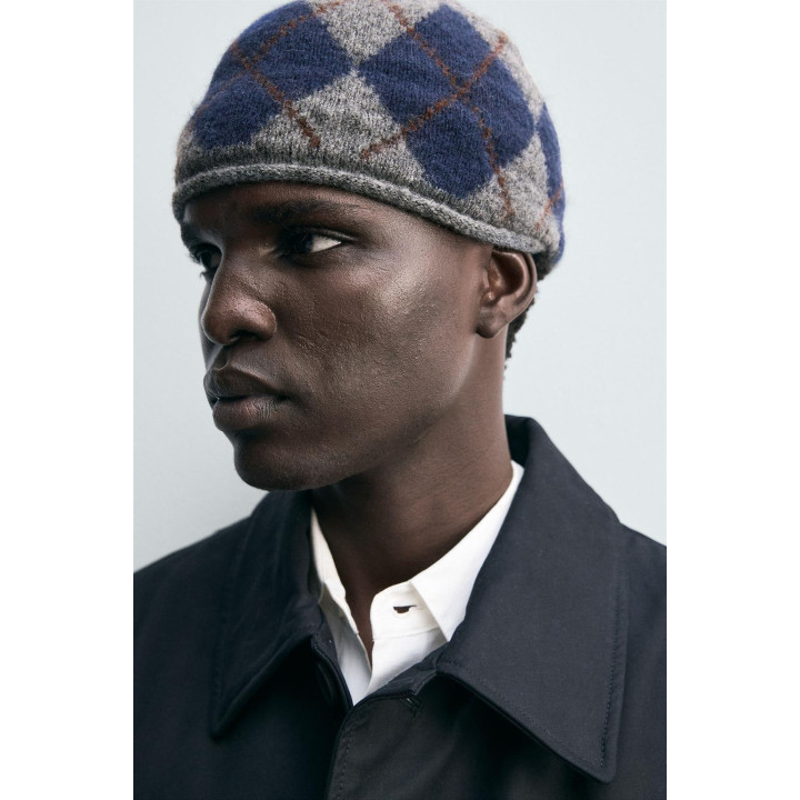 Шапка с жаккардовым узором аргайл