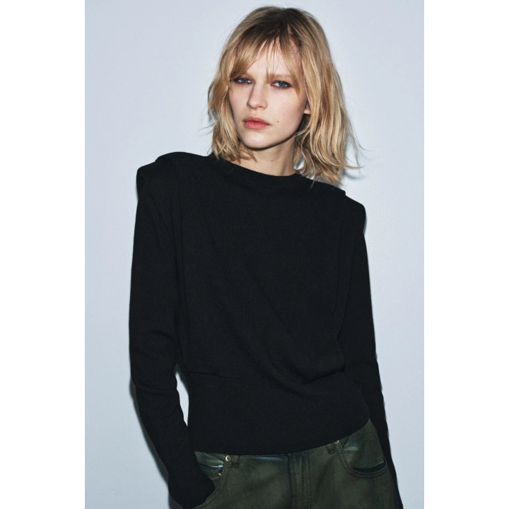 ВЯЗАНЫЙ СВИТЕР С ПОГОНАМИ