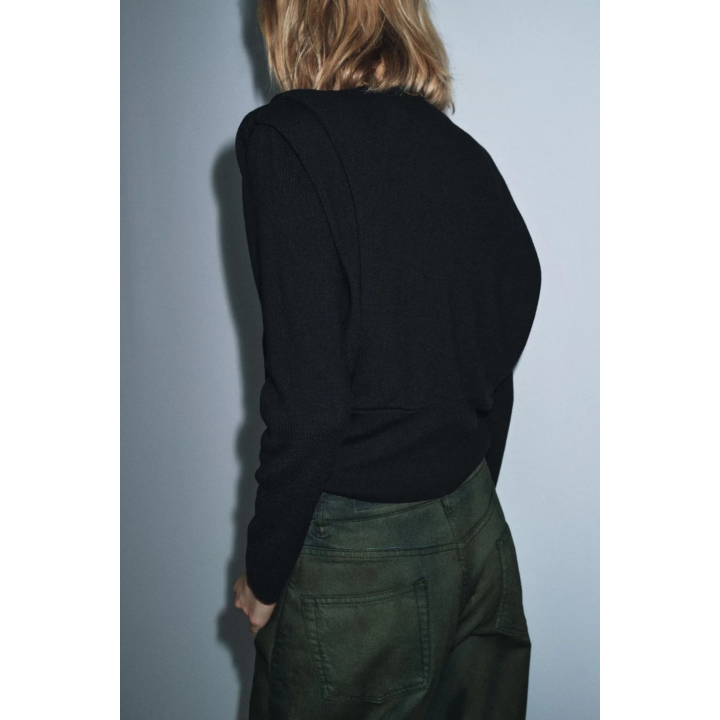 ВЯЗАНЫЙ СВИТЕР С ПОГОНАМИ