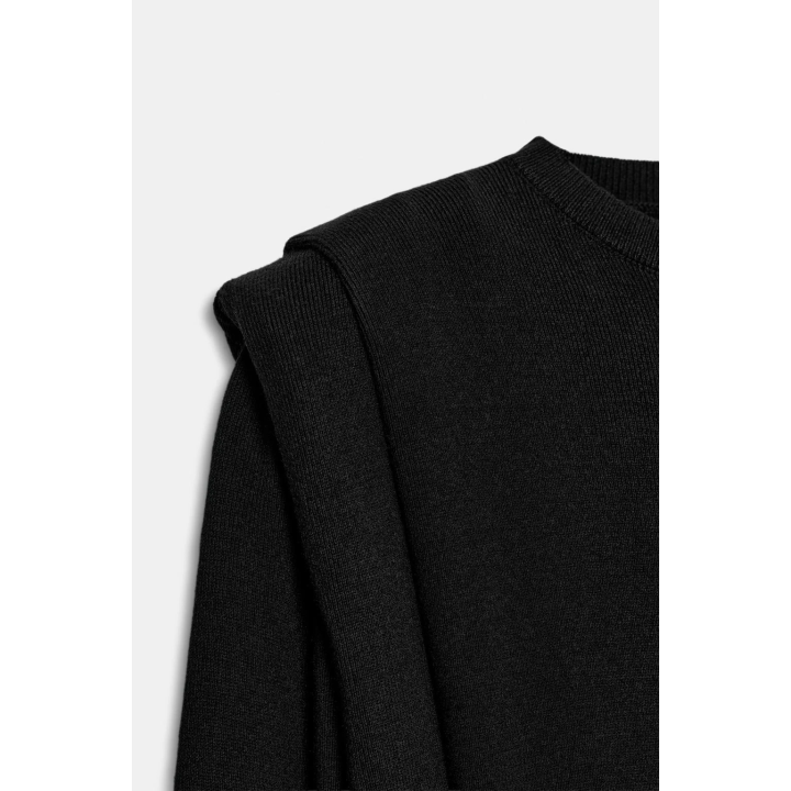 ВЯЗАНЫЙ СВИТЕР С ПОГОНАМИ