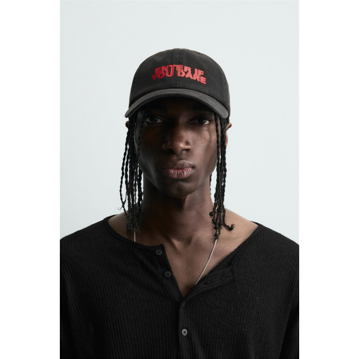 КЕПКА ИЗ СТИРАНОГО ХЛОПКА С ПРИНТОМ