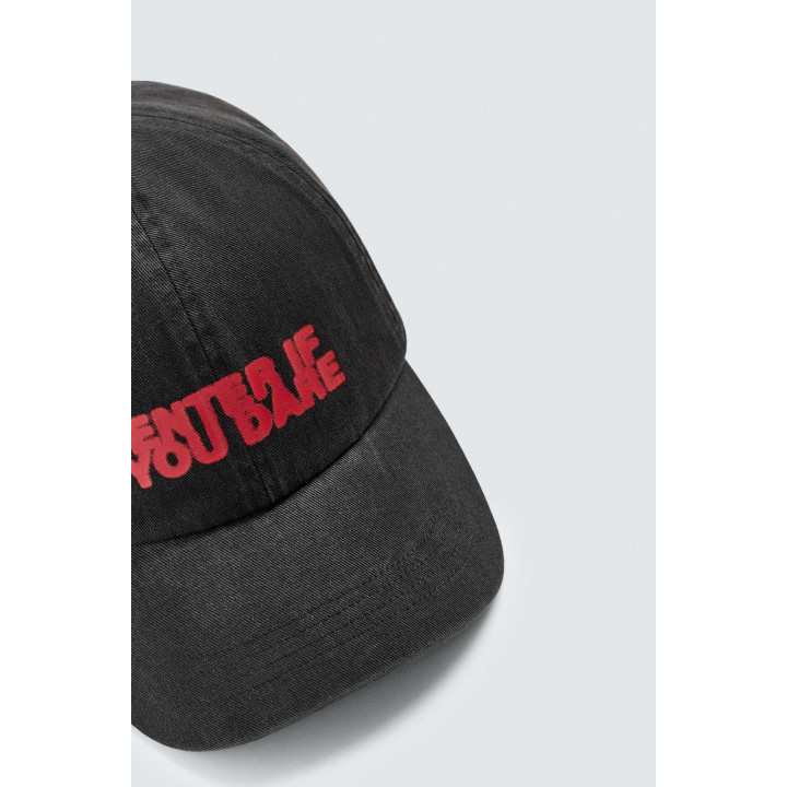 КЕПКА ИЗ СТИРАНОГО ХЛОПКА С ПРИНТОМ