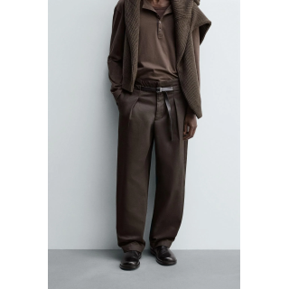 Брюки с защипами и поясом