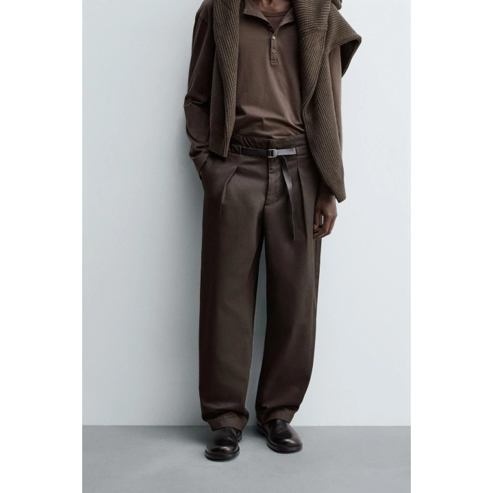 Брюки с защипами и поясом