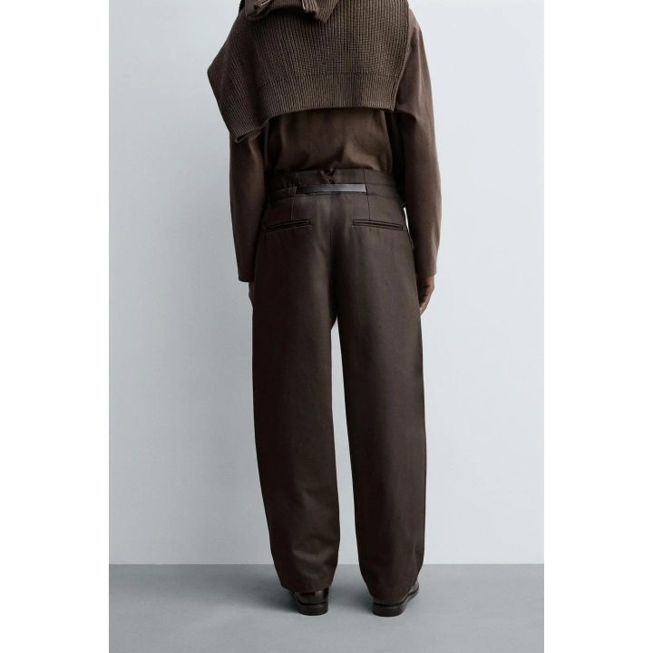 Брюки с защипами и поясом