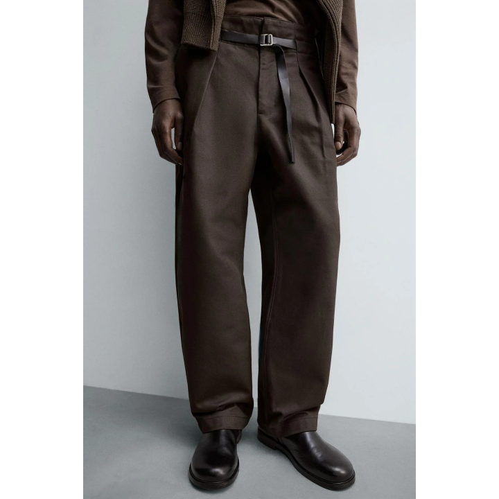 Брюки с защипами и поясом