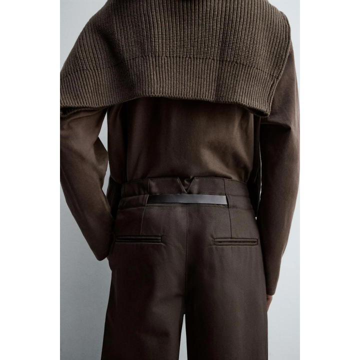 Брюки с защипами и поясом