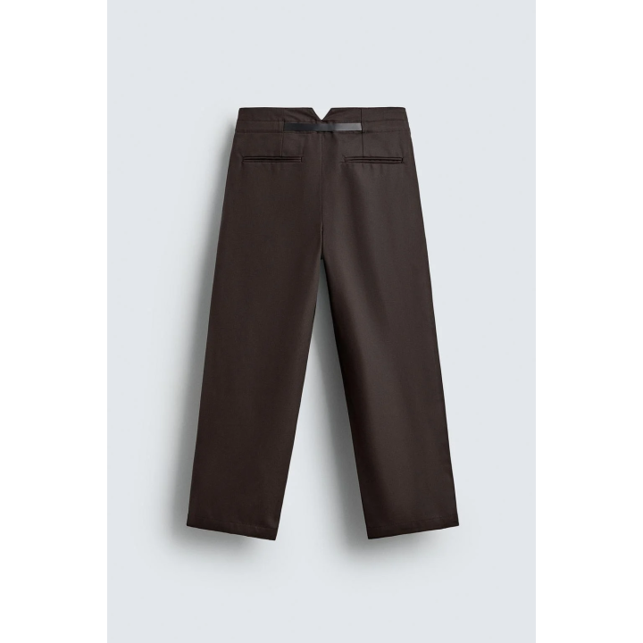 Брюки с защипами и поясом