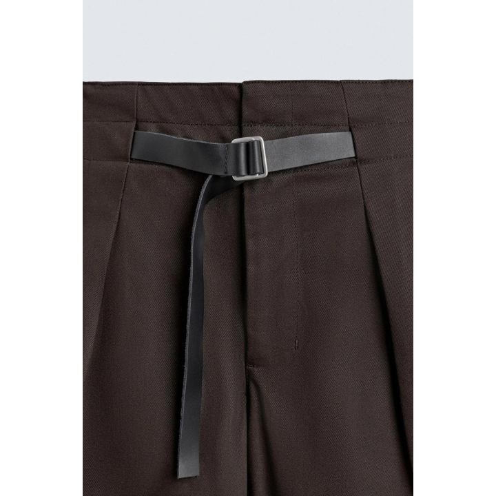 Брюки с защипами и поясом