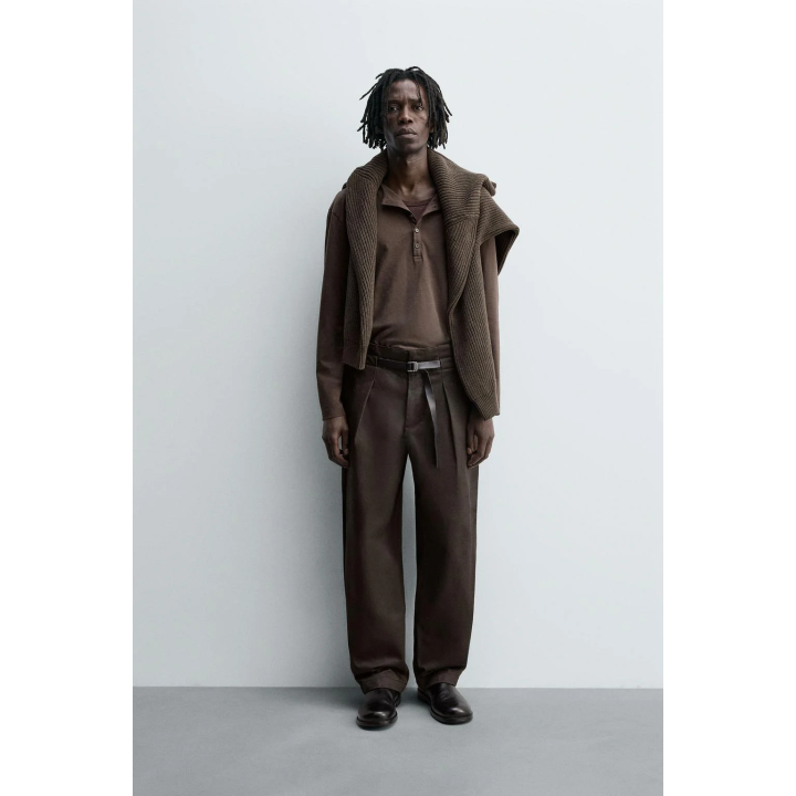 Брюки с защипами и поясом