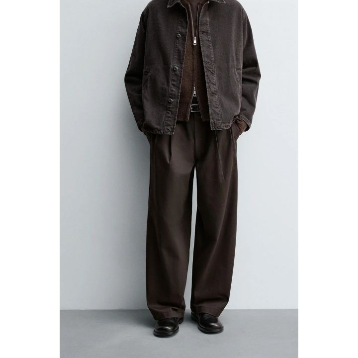 Широкие брюки-чино с защипами